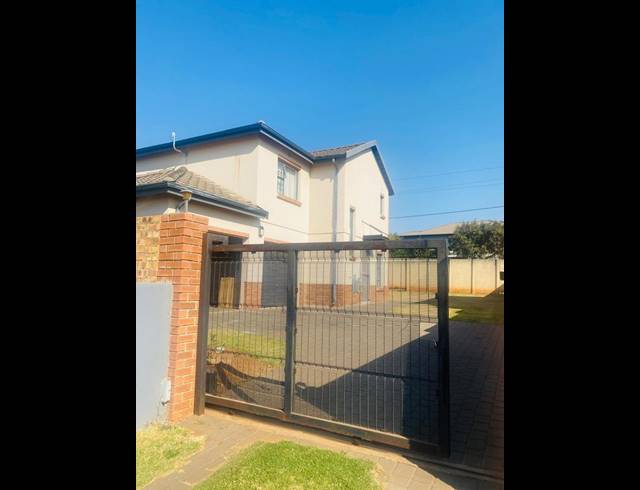 4 BEDROOM HOUSE FOR SALE IN CLAYVILLE